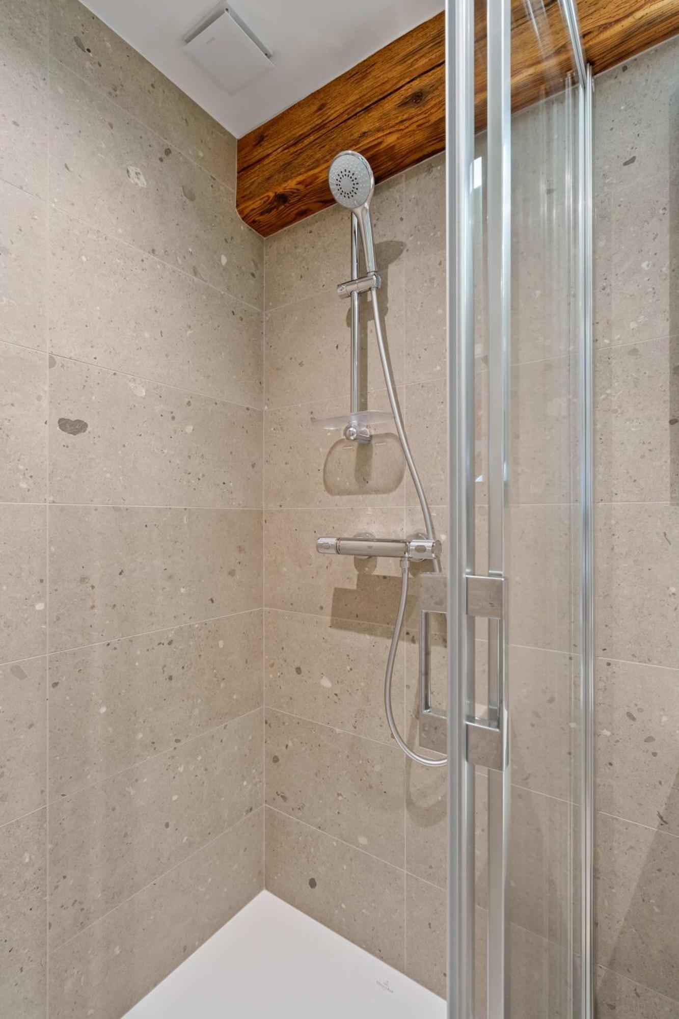 Elegant Clausen Apartment With King Bed & Wifi لوكسمبورغ المظهر الخارجي الصورة